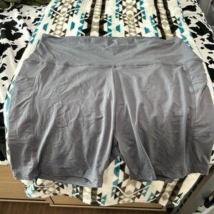 Grey shorts. No brand. Bought from Amazon.